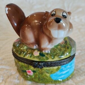 Woodland Busy Beaver Handpainted Porcelain Hinged Trinket Box W Ax Tool Inside